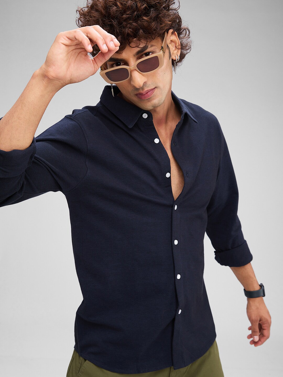 

VASTRADO Classic Slim Fit Cutaway Collar Cotton Casual Shirt, Navy blue