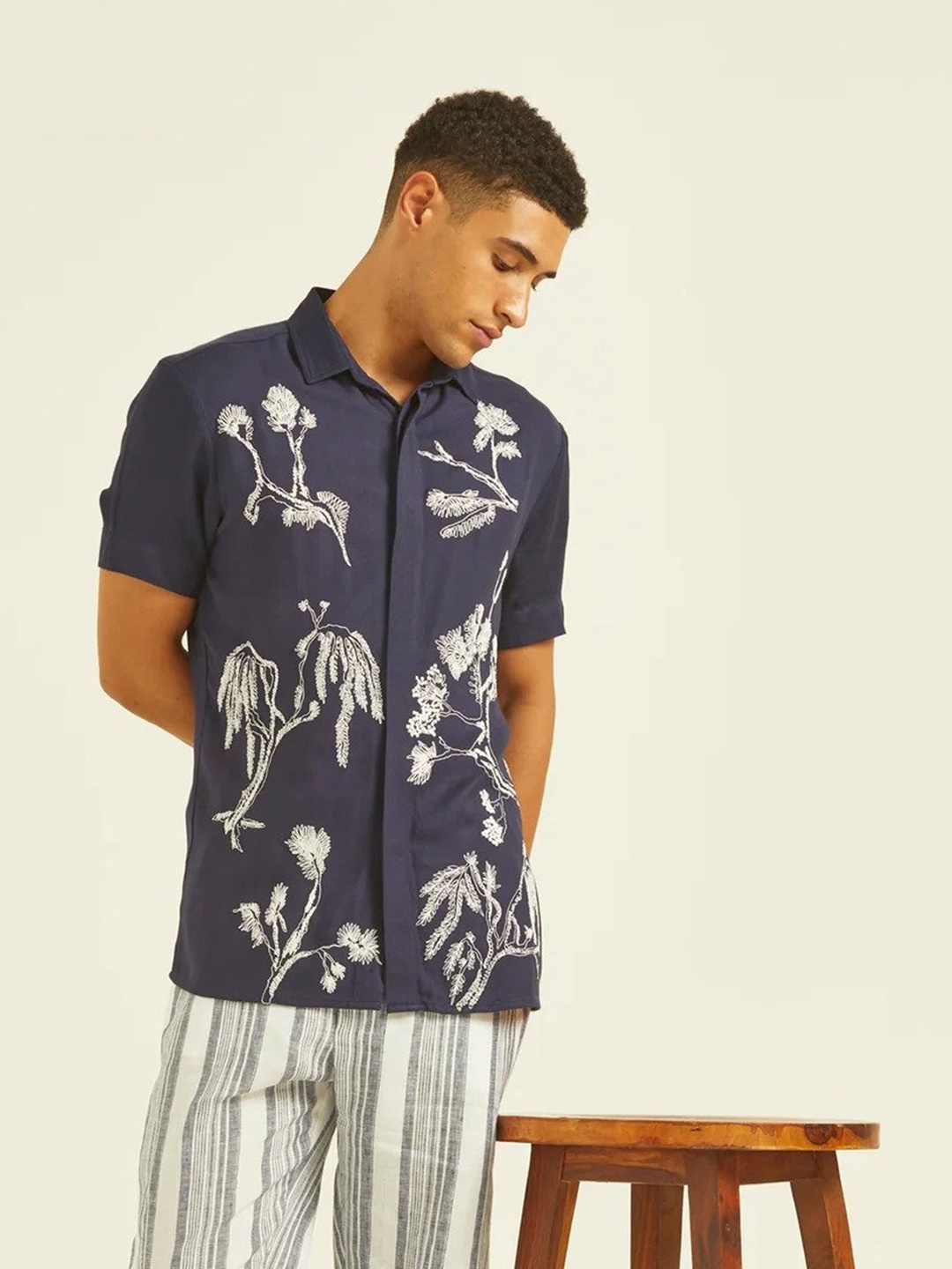 

Dash and Dot Relaxed Floral Printed Casual Shirt, Navy blue