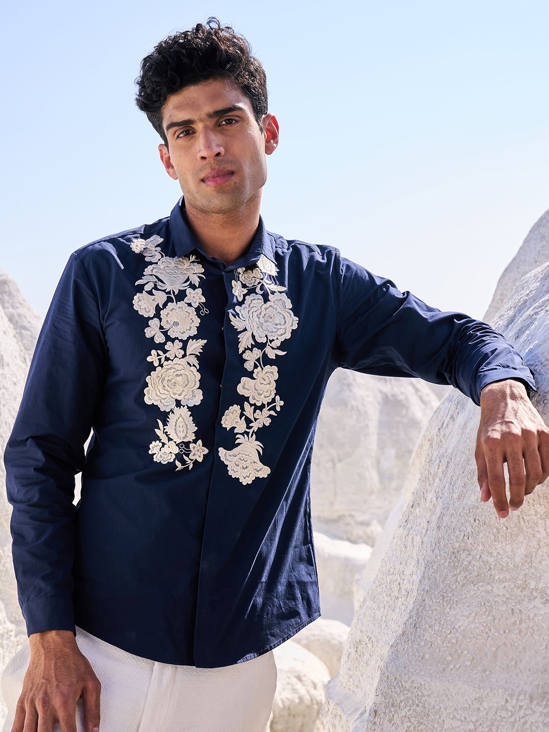 

Dash and Dot Relaxed Floral Printed Casual Shirt, Navy blue