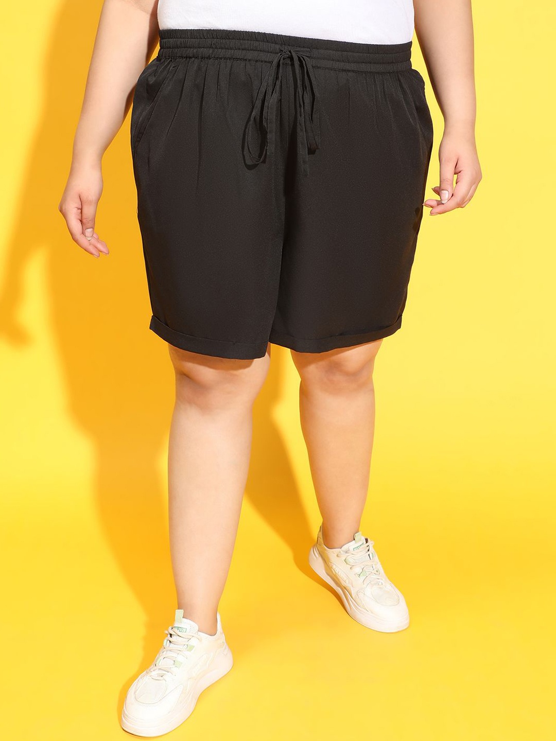 

Oxolloxo Women Shorts, Black
