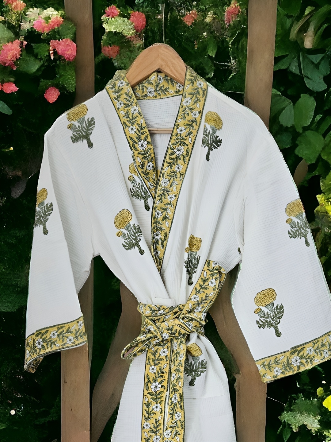 

Feels Like Home Unisex Printed Cotton Robe, White