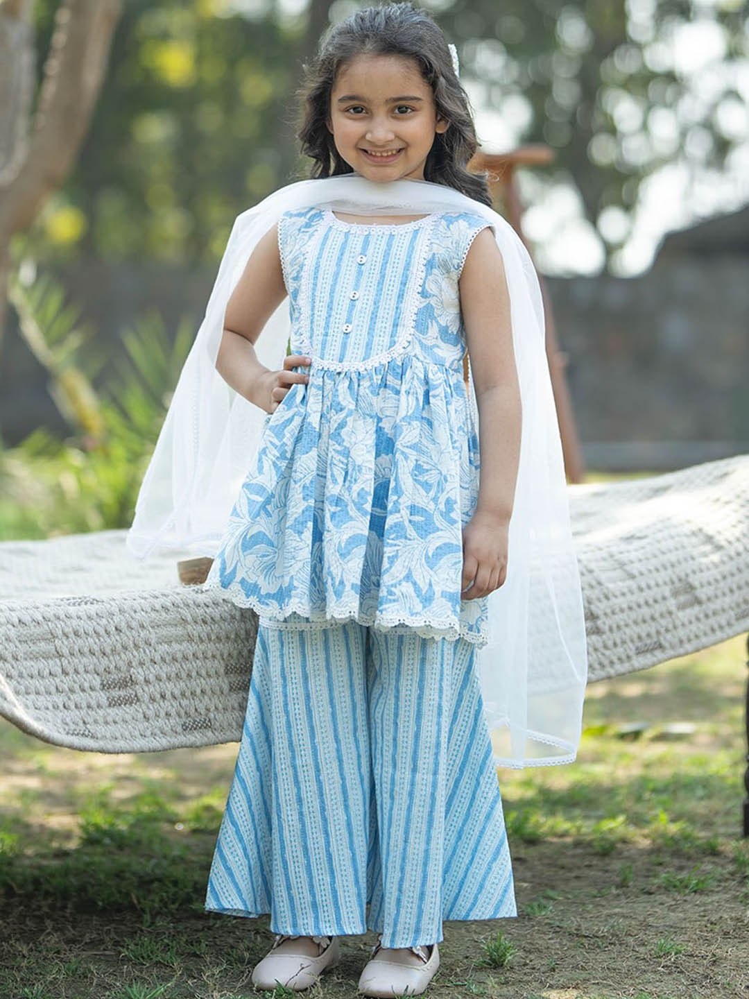 

VASTRAMAY Girls Floral Printed Round Neck Pure Cotton Kurta with Sharara & With Dupatta, Blue