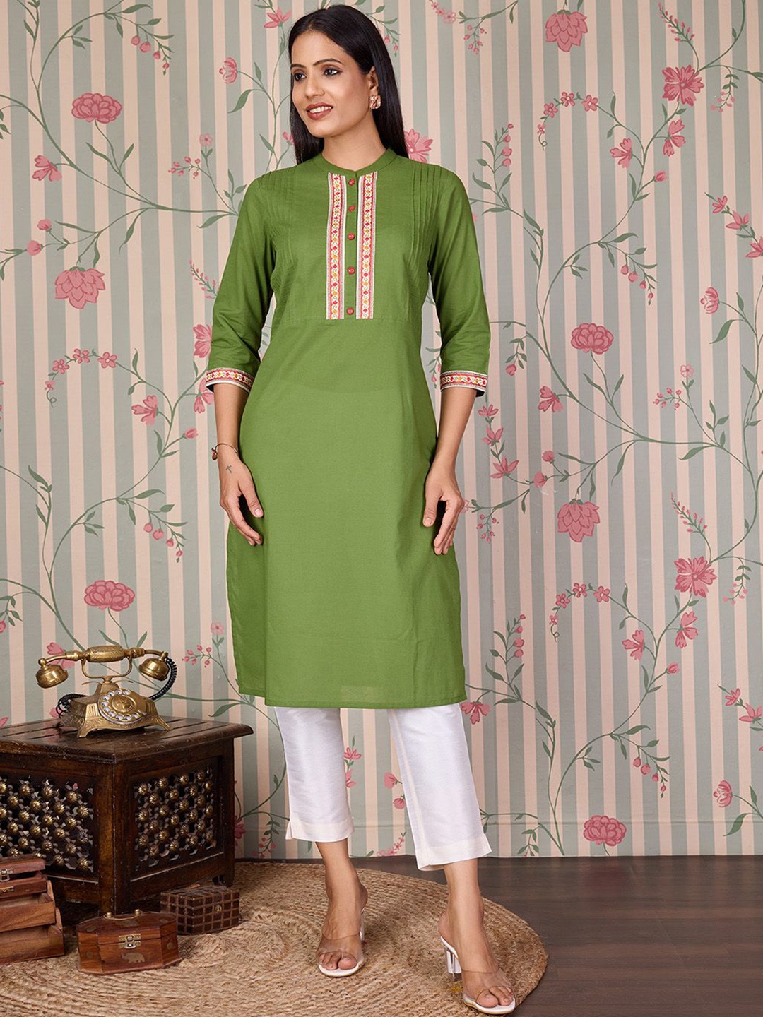 Ode by House of Pataudi Floral Yoke Design Mandarin Collar Straight Kurta, Green