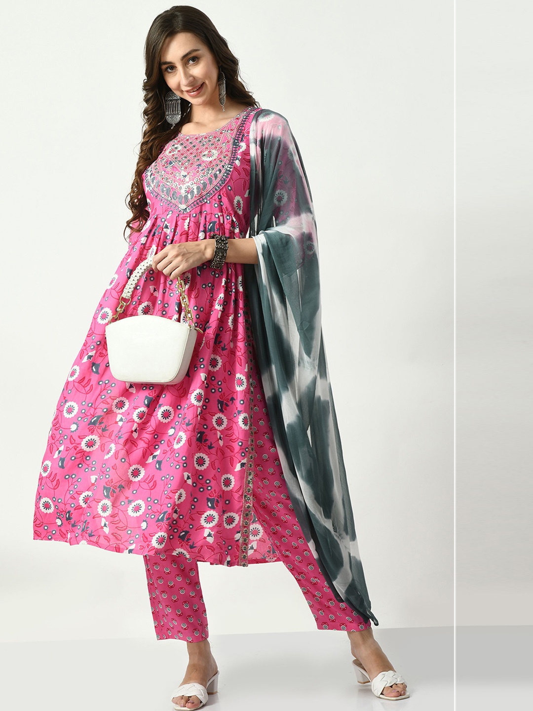 

AnjuShree Choice Floral Embroidered Round Neck Straight Kurta with Trousers & Dupatta, Pink