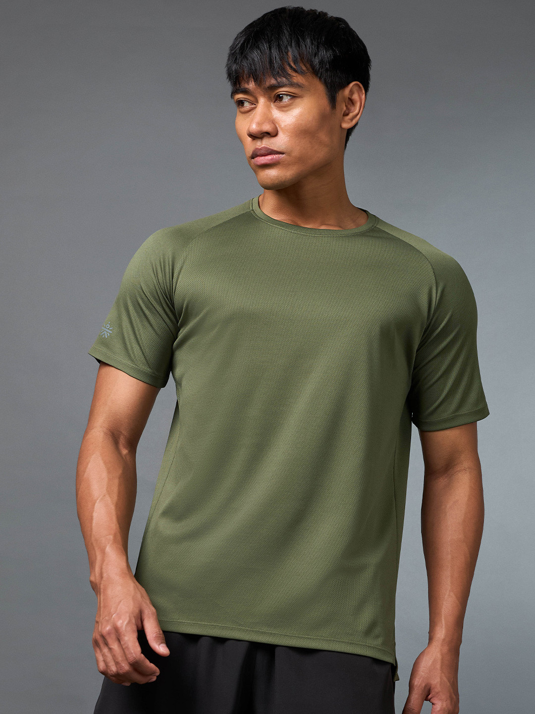 

CULT Men Moisture Wicking Raglan Sleeves Running T-shirt, Olive
