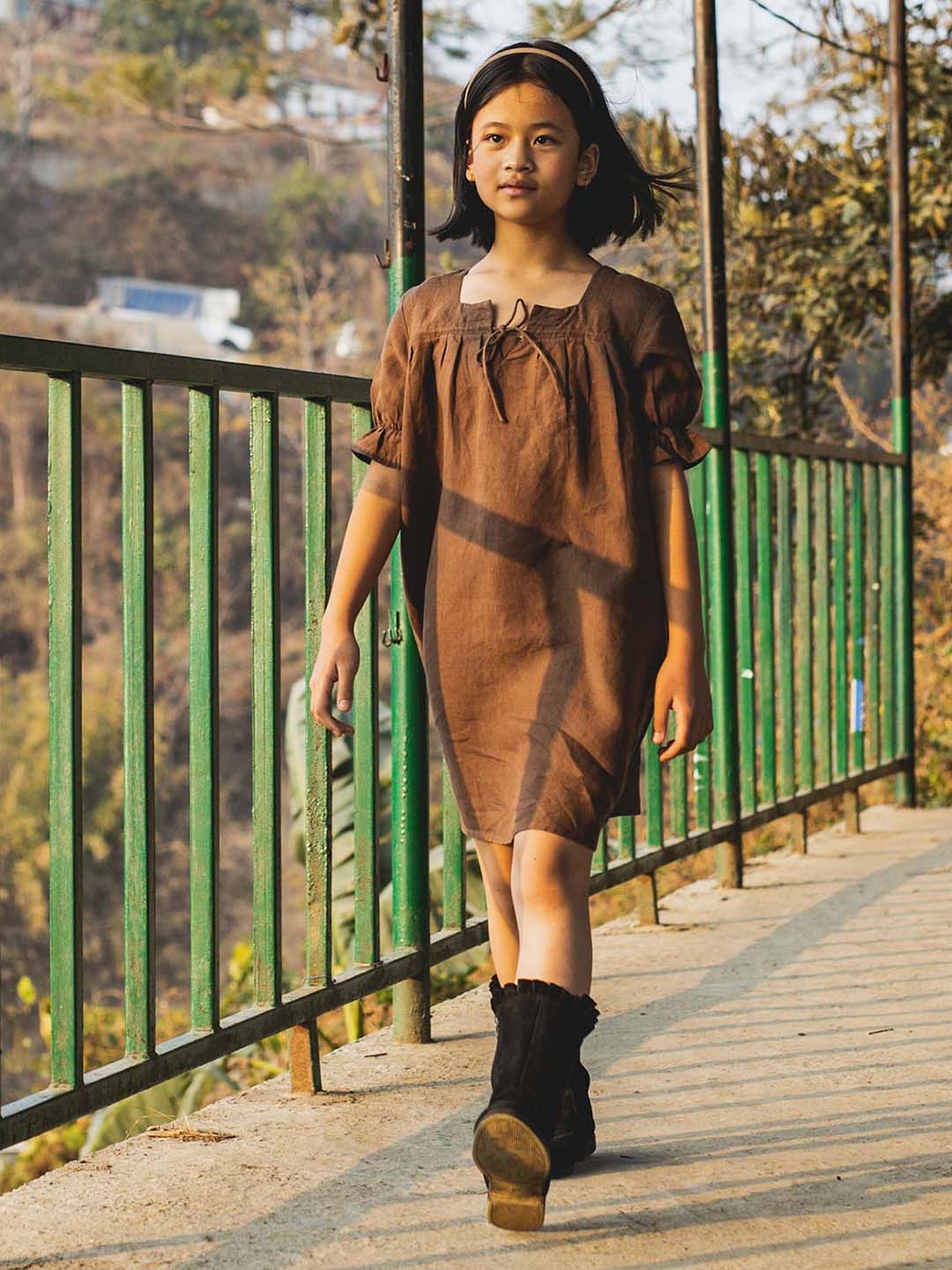 

CHI LINEN CLOTHING Linen Tie-Up Neck A-Line Dress, Brown