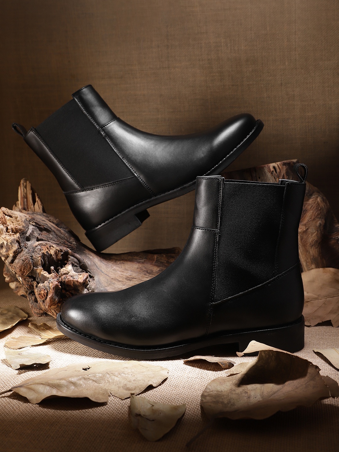 

Roadster The Lifestyle Co. Women Mid Top Chelsea Boots, Black