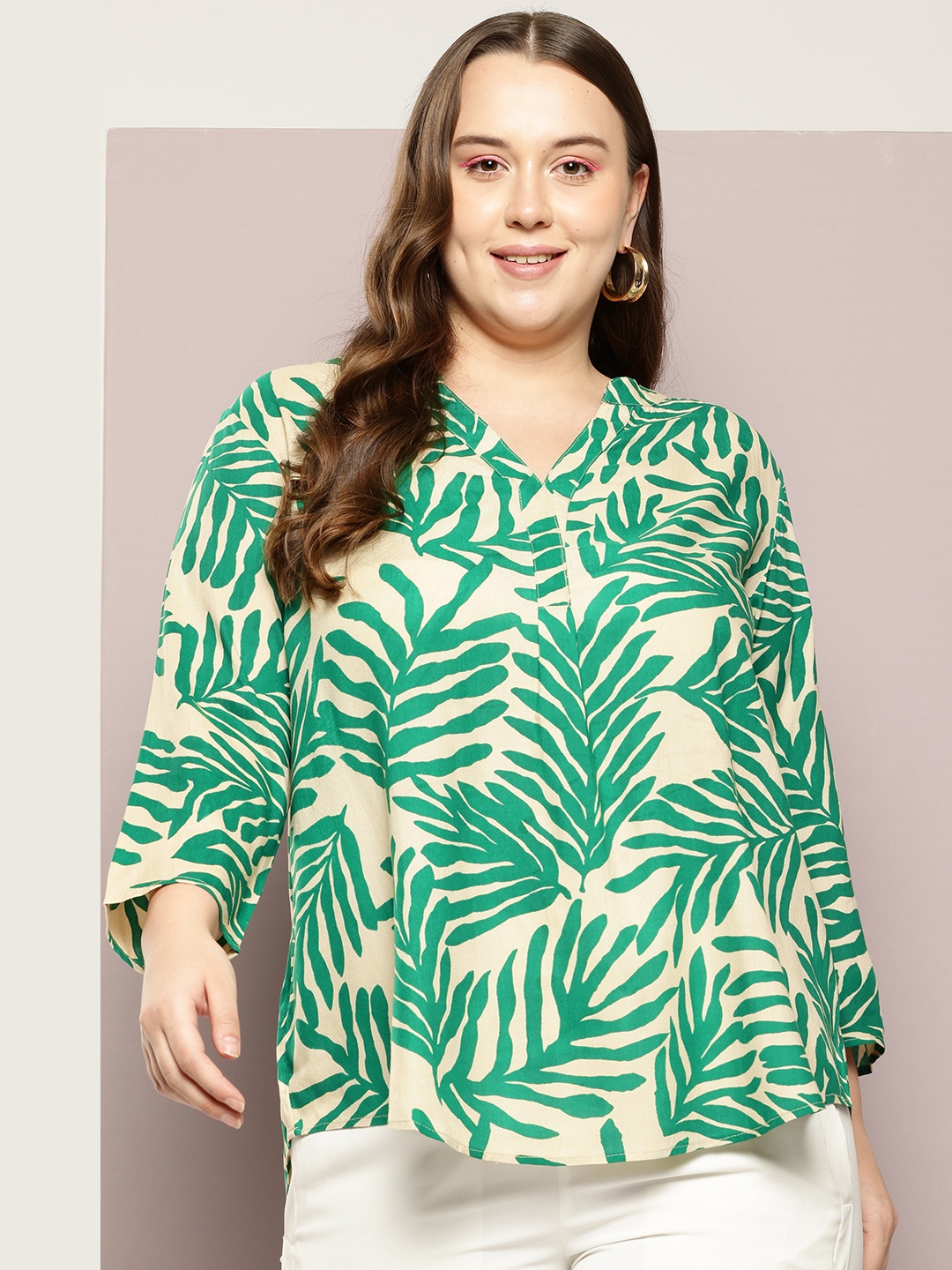 

Qurvii+ Women Comfort Floral Printed Casual Shirt, Green