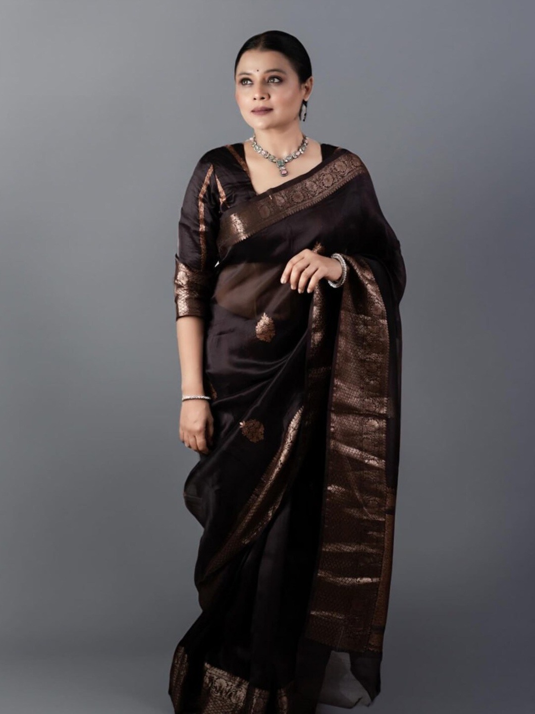 

ESOMIC EXPORT Women Sarees, Black