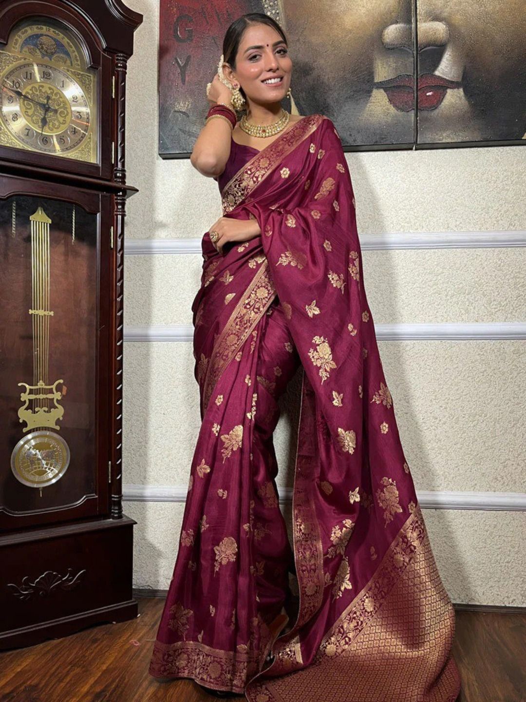 

ESOMIC EXPORT Women Sarees, Maroon