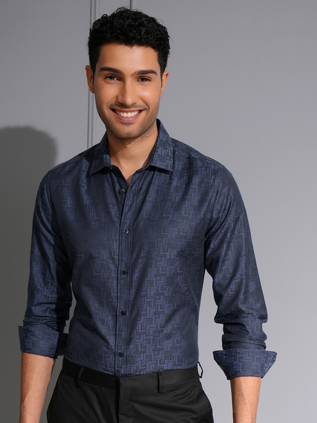 

LOCOMOTIVE Men Premium Jacquard Textured Occasion Shirt, Navy blue