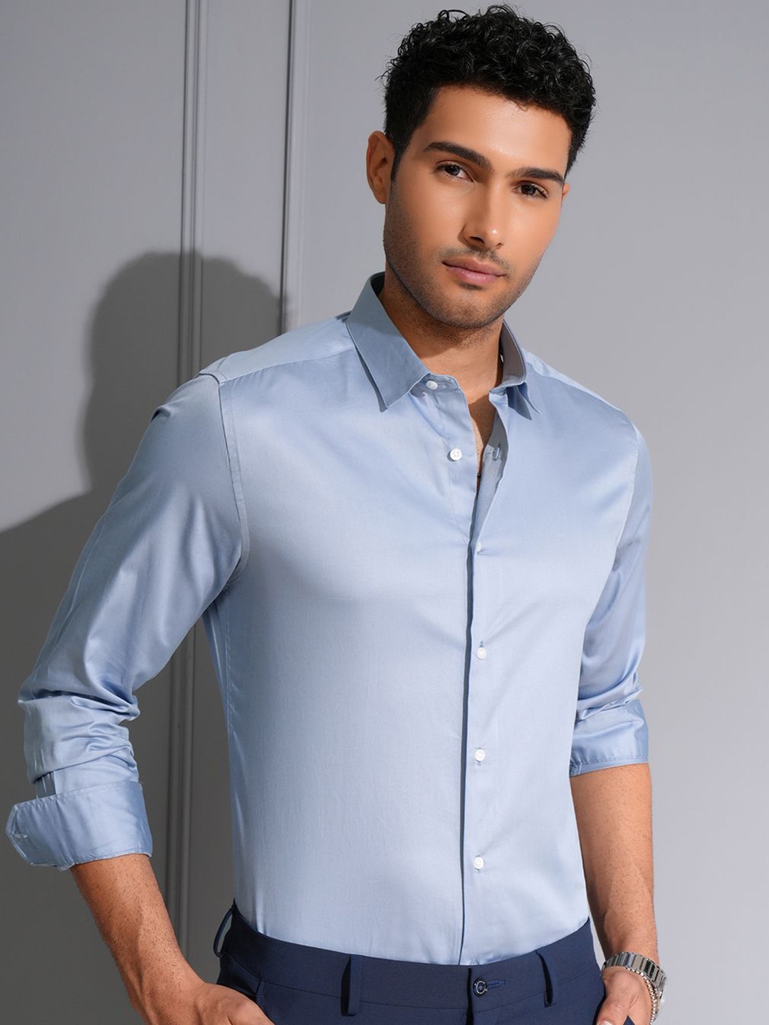 

LOCOMOTIVE Men Premium Satin Solid Occasion Shirt, Blue