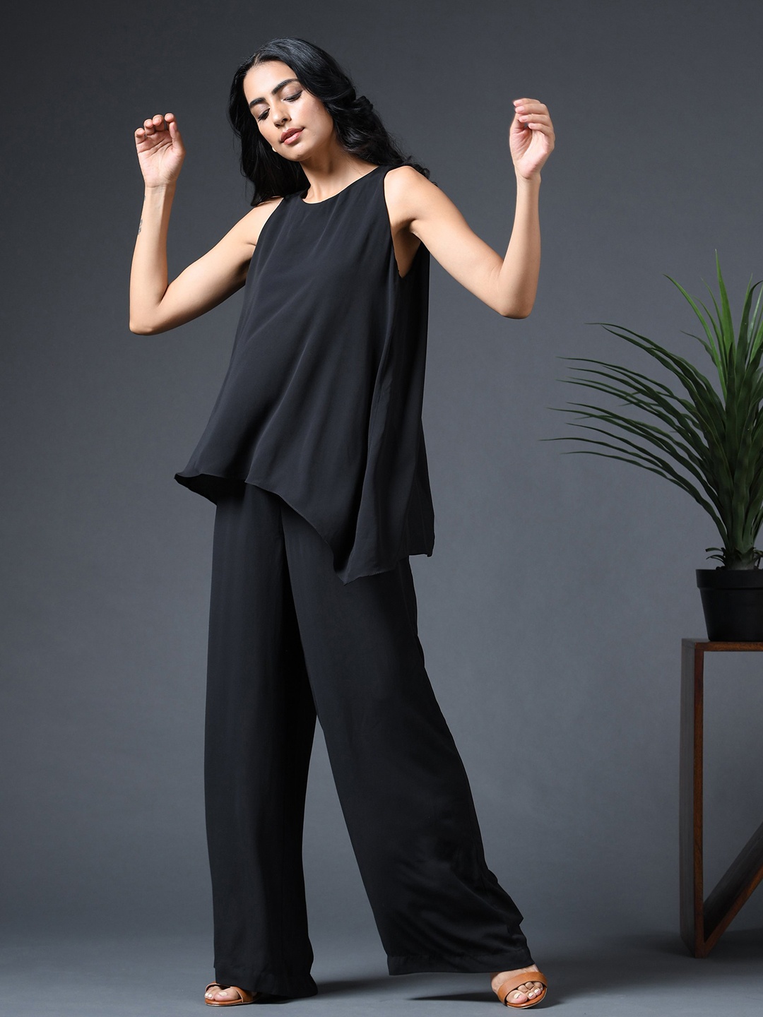 

VASSTRAM Sleeveless Layered Basic Jumpsuit, Black