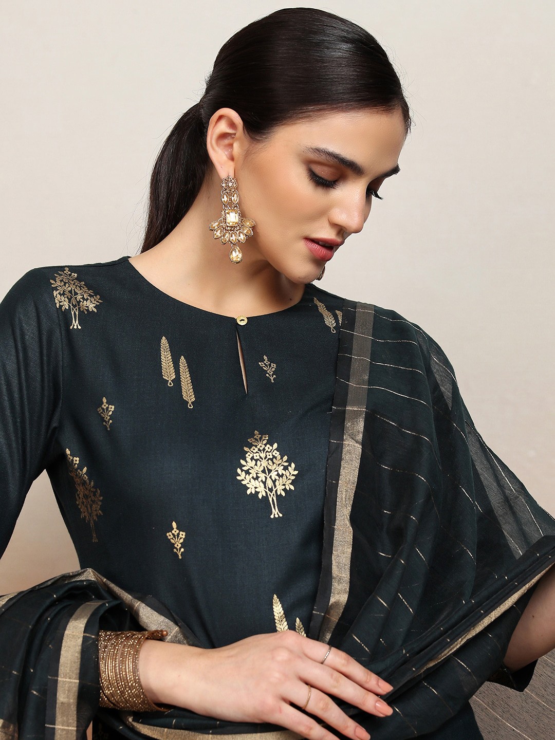 

Vishudh Ethnic Motifs Printed Straight Kurta & Palazzos With Dupatta, Green