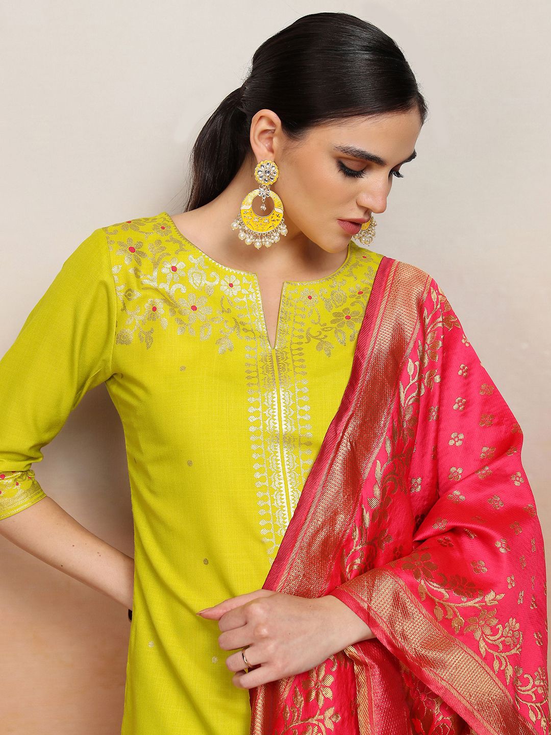 

Vishudh Ethnic Motifs Printed Kurta With Palazzo & Dupatta, Lime green