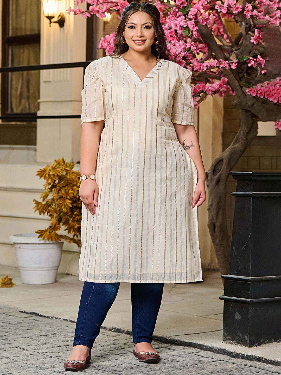 PrettyPlus by Desinoor.com Women Printed Thread Work Kurta, Off white