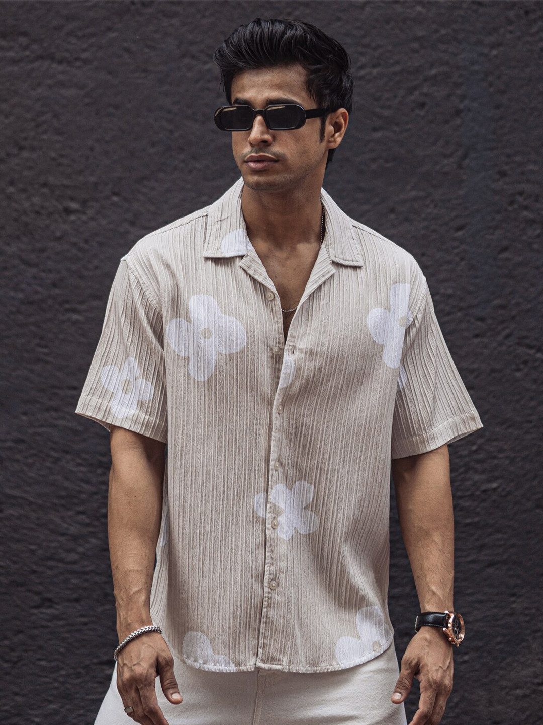 

Powerlook India Slim Oversized Floral Printed Casual Shirt, Cream