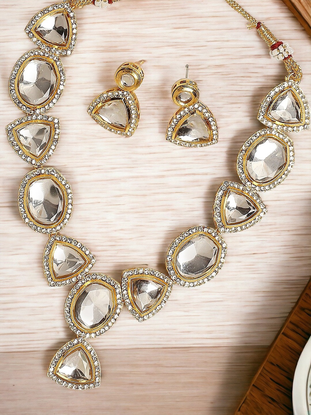 

OOMPH Kundan-Studded Jewellery Set, Gold