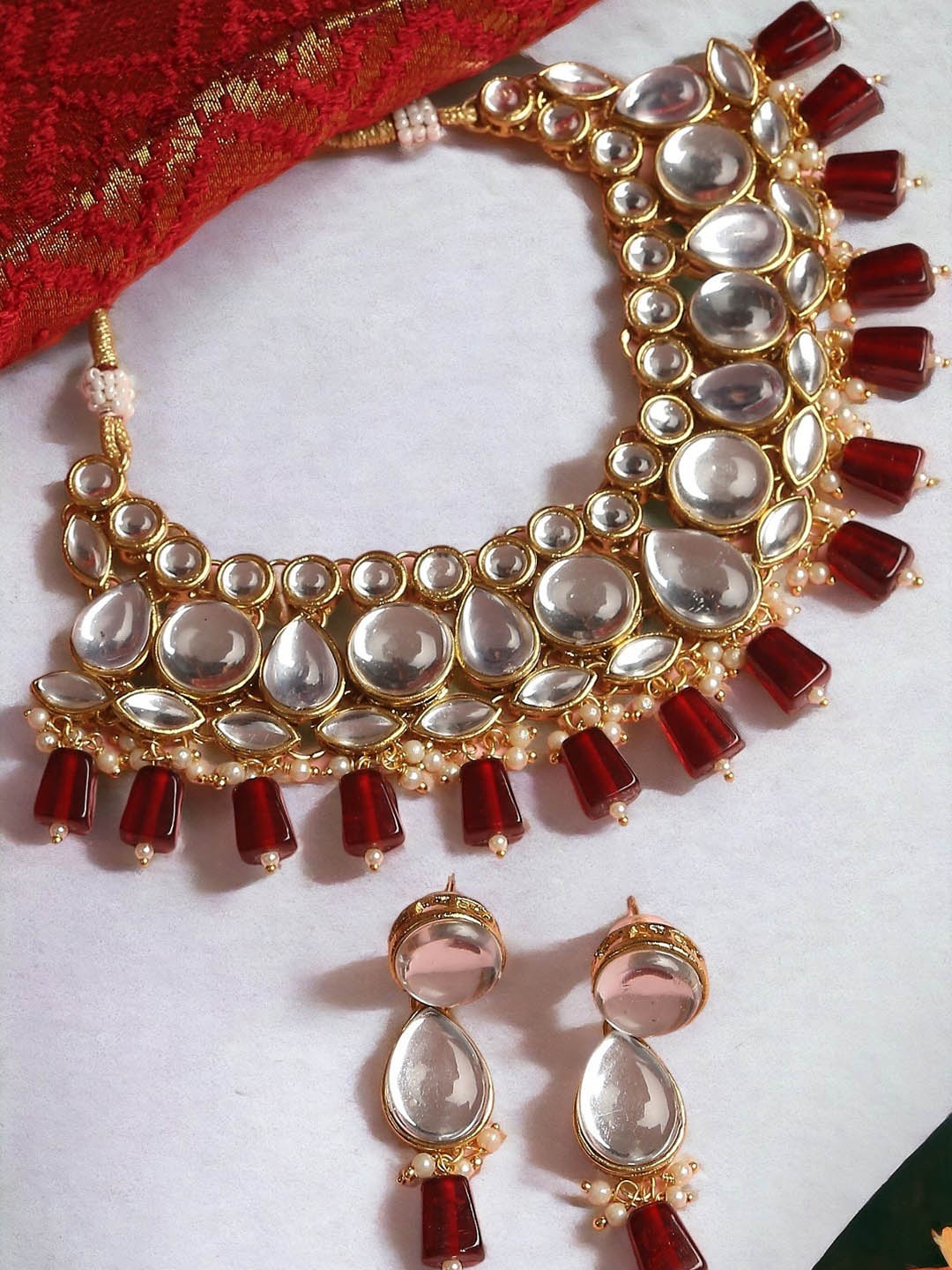 

OOMPH Kundan-Studded Jadau Choker Jewellery Set, Gold