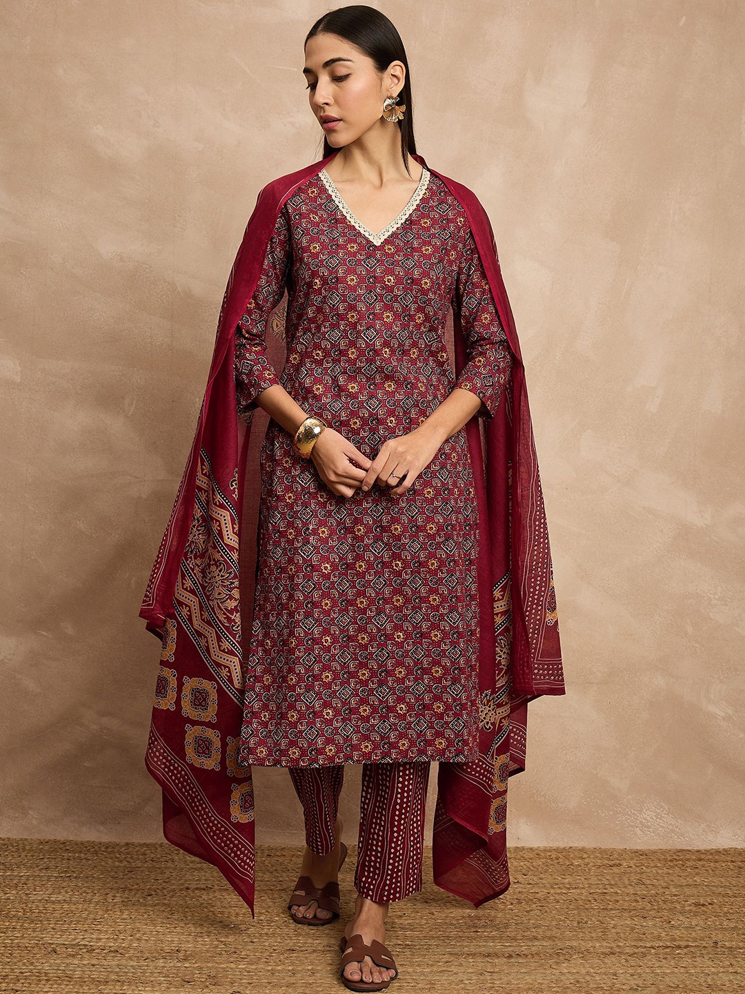 

all about you Geometric Printed V-Neck Pure Cotton Straight Kurta With Trousers & Dupatta, Maroon