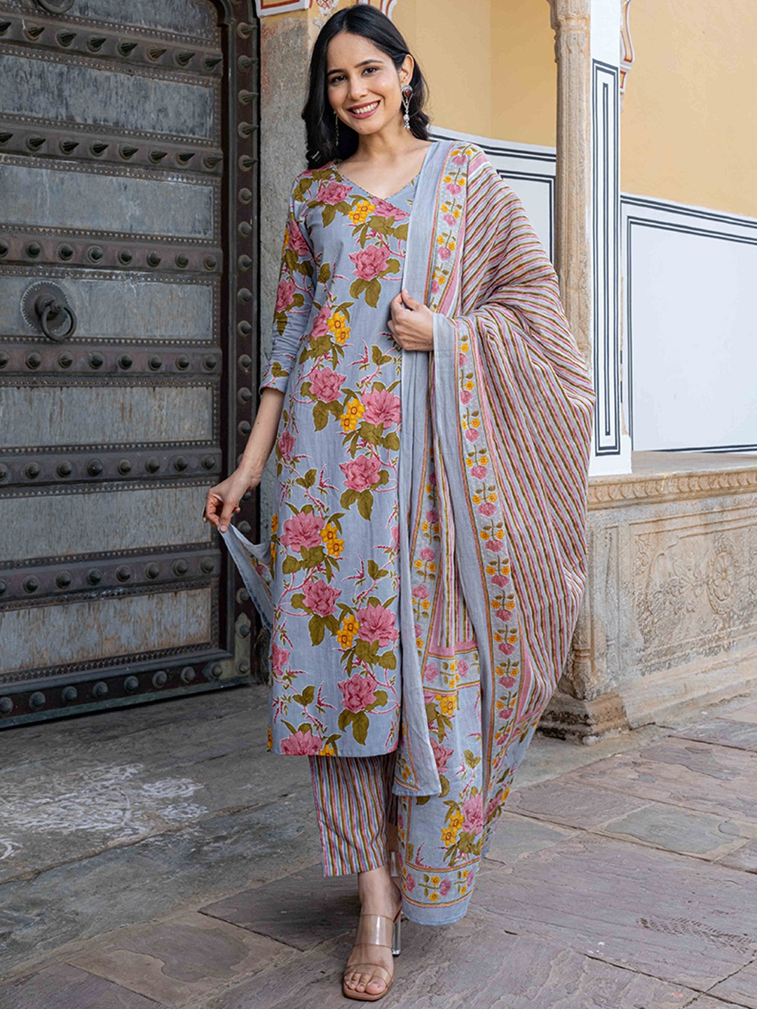 

GAYRAA Floral Printed Pure Cotton Straight Kurta & Trousers With Dupatta, Grey