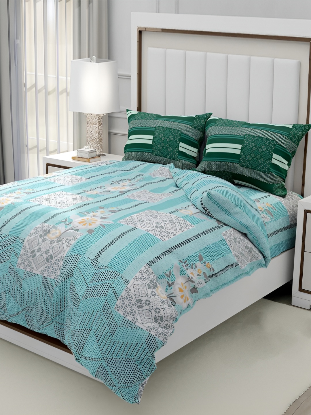 

Signature Blue & White Floral 160 TC King Bedsheet with 2 Pillow Covers