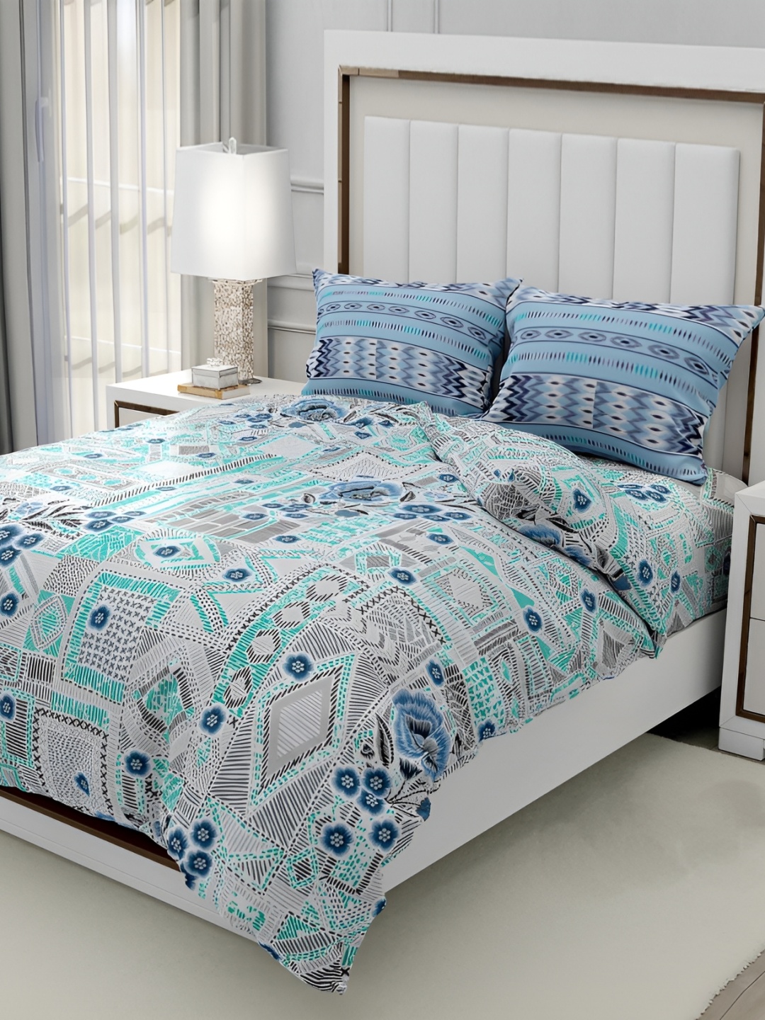 

Signature Blue & White Floral 160 TC King Bedsheet with 2 Pillow Covers