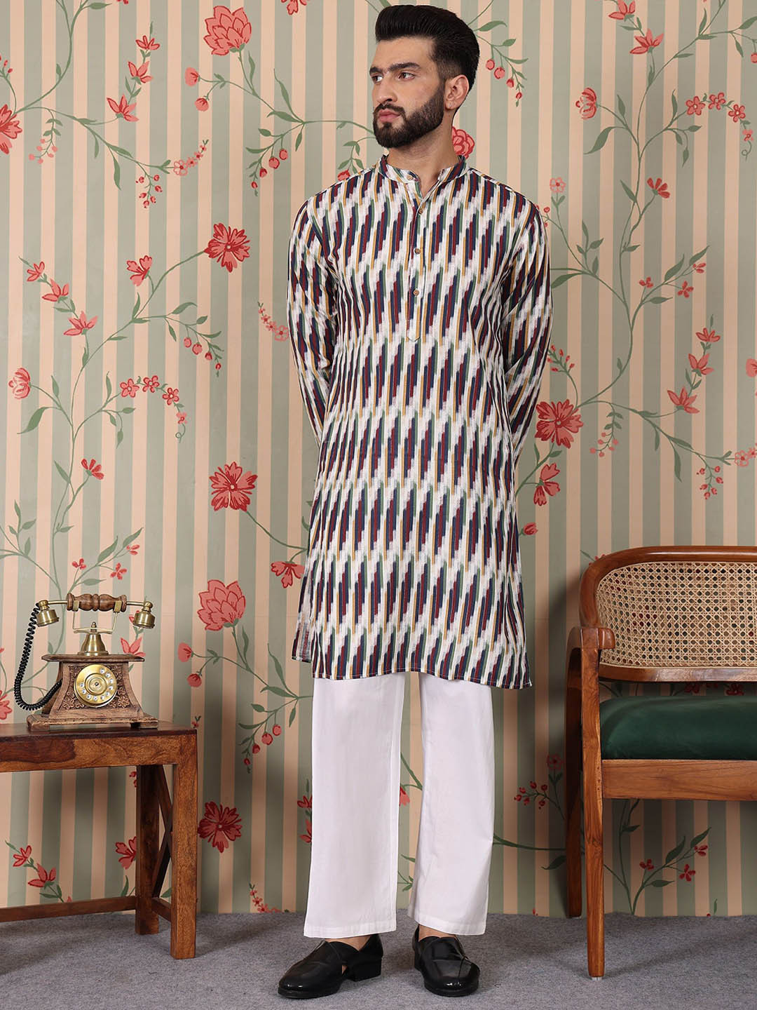 

Ode by House of Pataudi Geometric Printed Mandarin Collar Straight Kurta, Off white