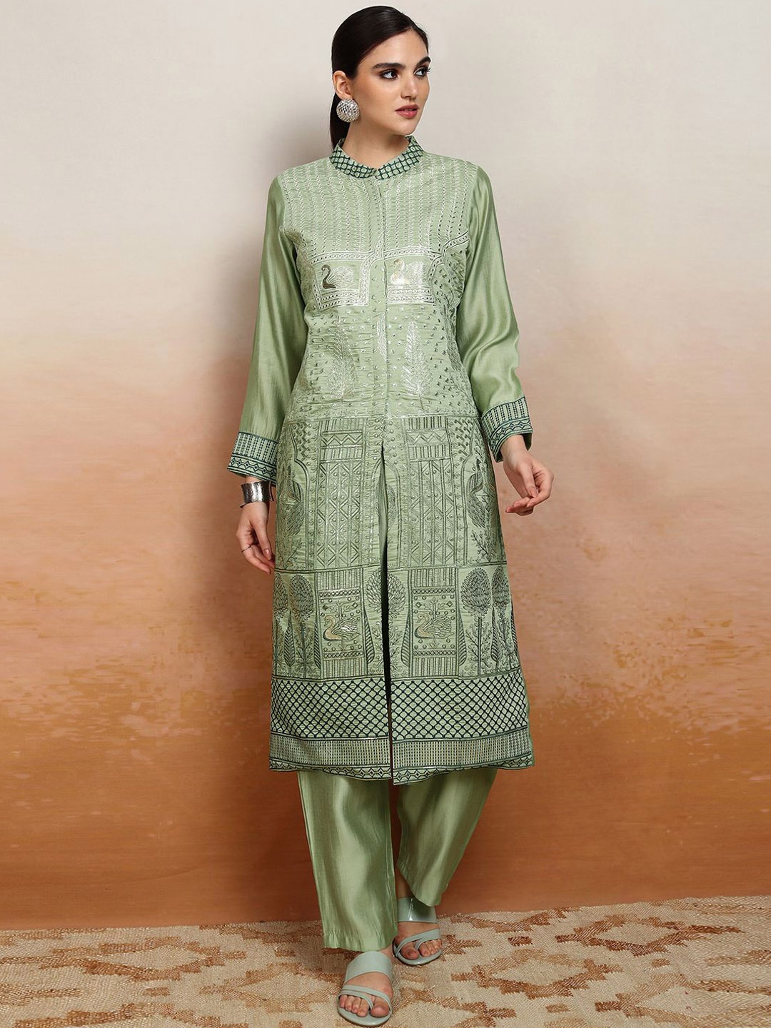 

Vishudh Mandarin Collar Embroidered Kurta With Trouser, Green