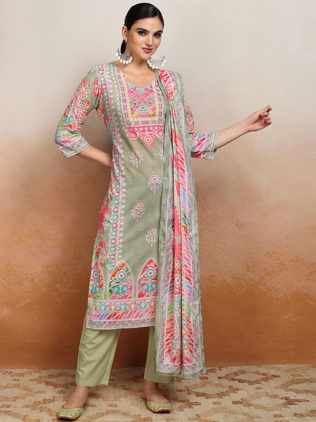 

Vishudh Women Floral Printed Regular Pure Cotton Kurta with Trousers & With Dupatta, Green