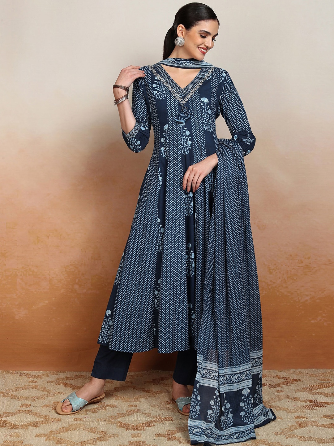 

Vishudh Women Floral Printed Regular Pure Cotton Kurta with Trousers & With Dupatta, Blue