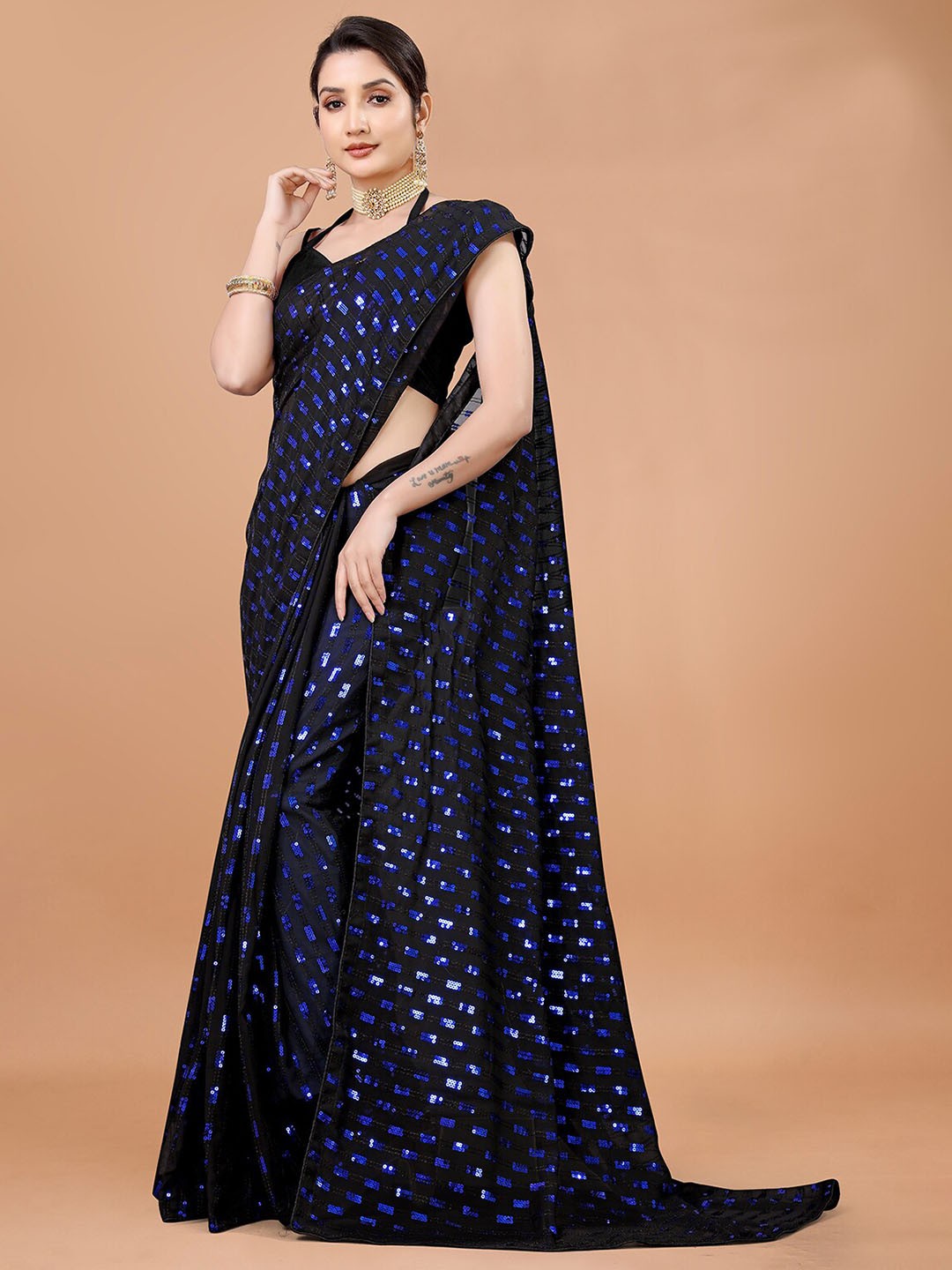 

DIVASTRI Embellished Sequinned Pure Georgette Saree, Black