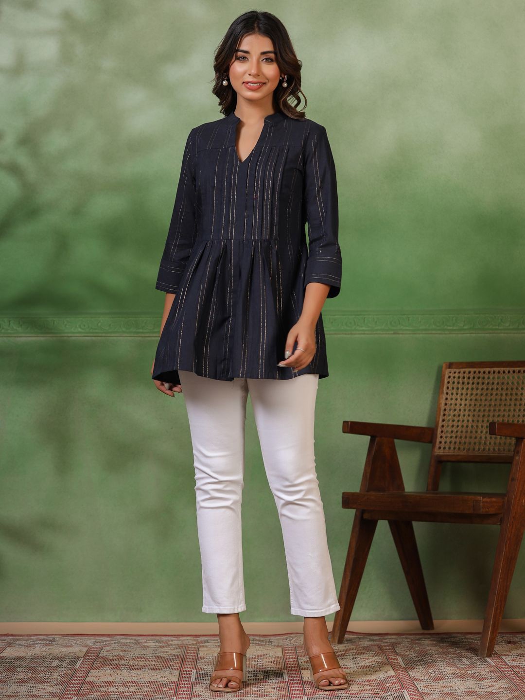 

Sangria Self Design Mandarin Collar Cotton Tunic, Purple