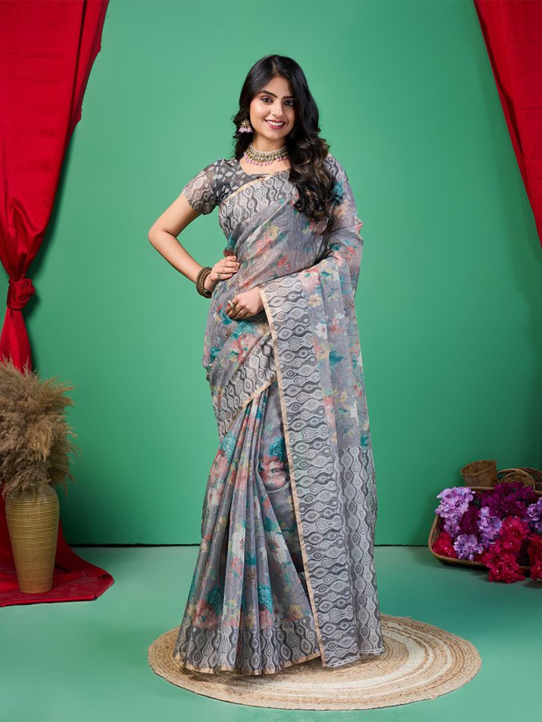 

Fashion FRICKS Floral Zari Silk Cotton Saree, Grey