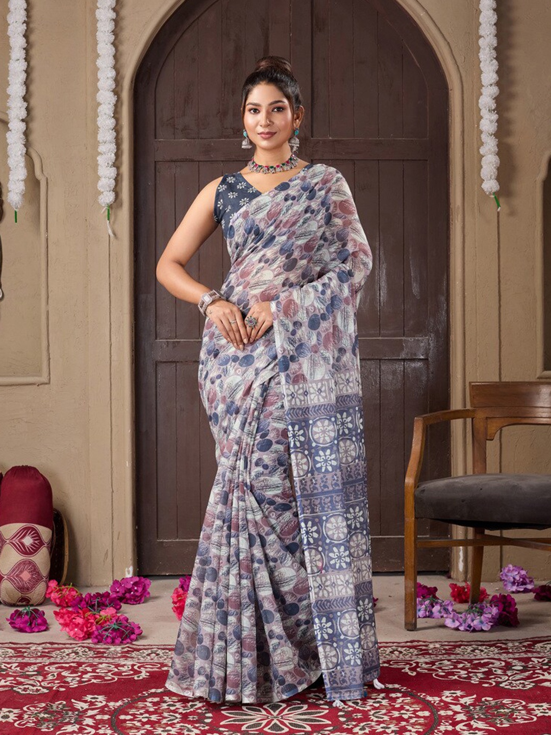 

Fashion FRICKS Women Ethnic Motifs Silk Cotton Festive Saree, Grey