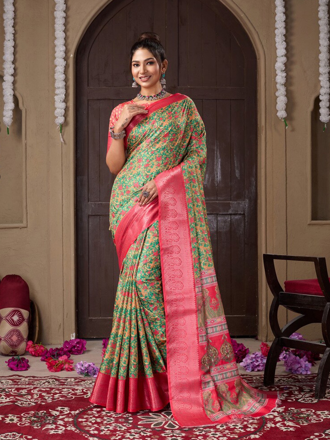 

Fashion FRICKS Floral Zari Silk Cotton Designer Saree, Green