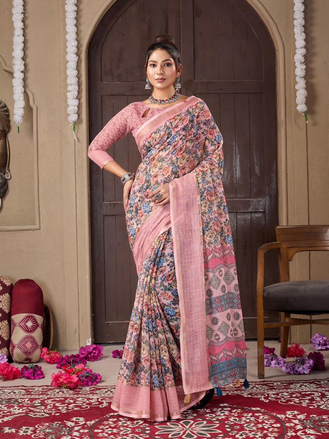 

Fashion FRICKS Floral Digital Printed Sequinned Silk Cotton Saree, Pink