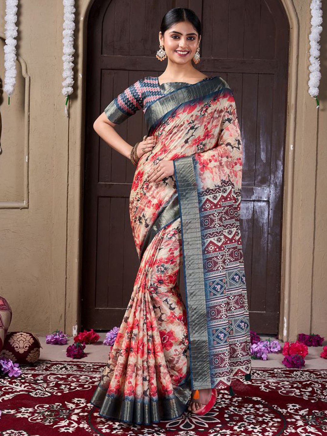 

Fashion FRICKS Floral Digital Printed Zari Silk Cotton Saree, Off white