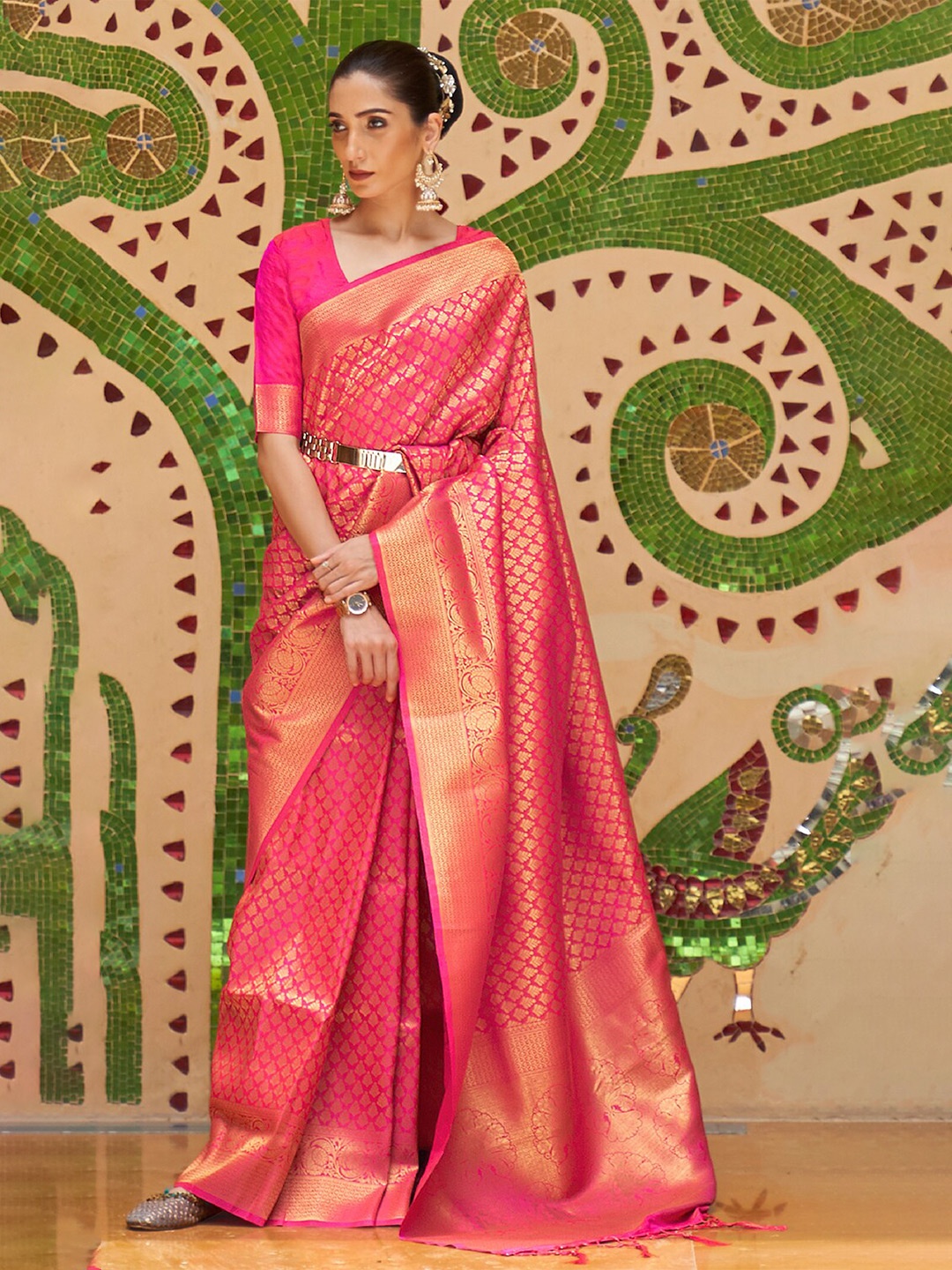

DEVATITHI Ethnic Motifs Zari Silk Blend Kanjeevaram Saree, Pink
