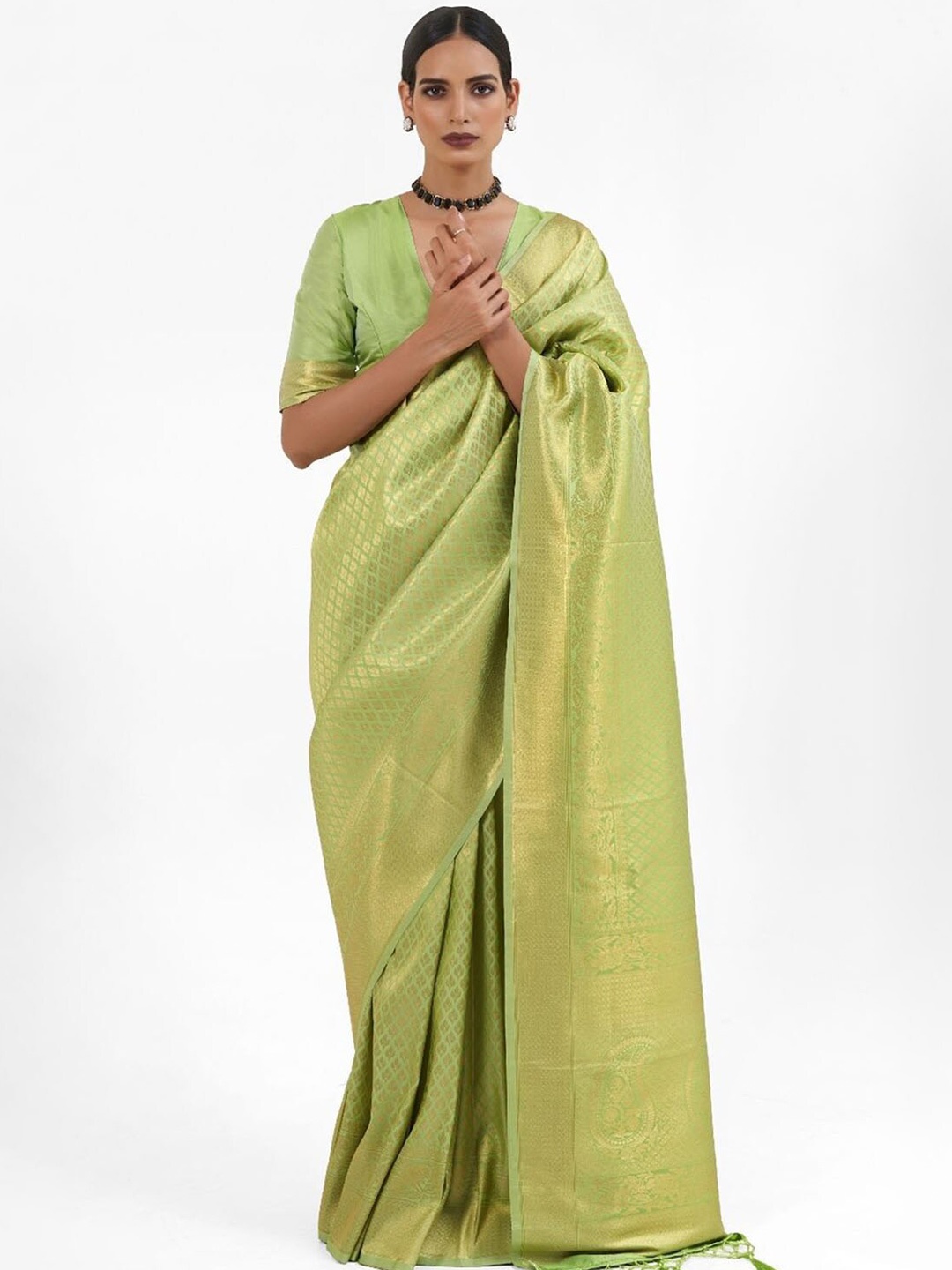 

DEVATITHI Woven Design Zari Silk Blend Kanjeevaram Saree, Green