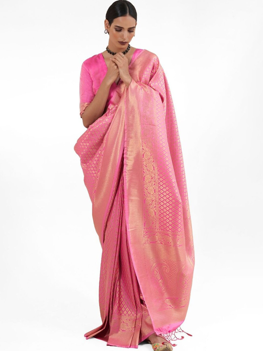 

DEVATITHI Floral Silk Blend Kanjeevaram Saree, Pink