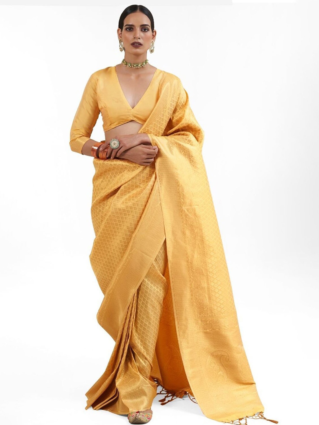 

DEVATITHI Woven Design Zari Silk Blend Kanjeevaram Saree, Yellow