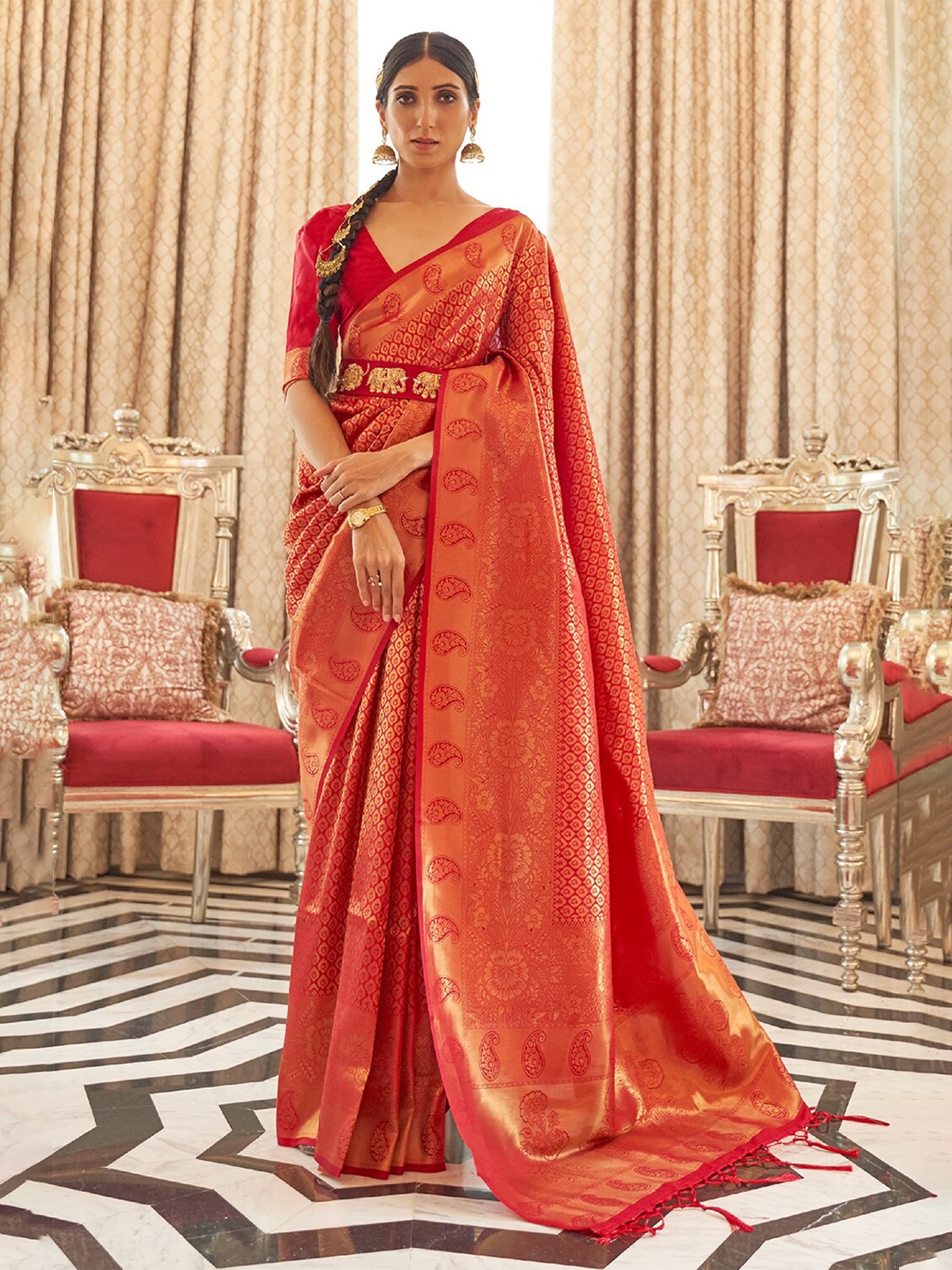 

DEVATITHI Woven Design Zari Silk Blend Kanjeevaram Saree, Red