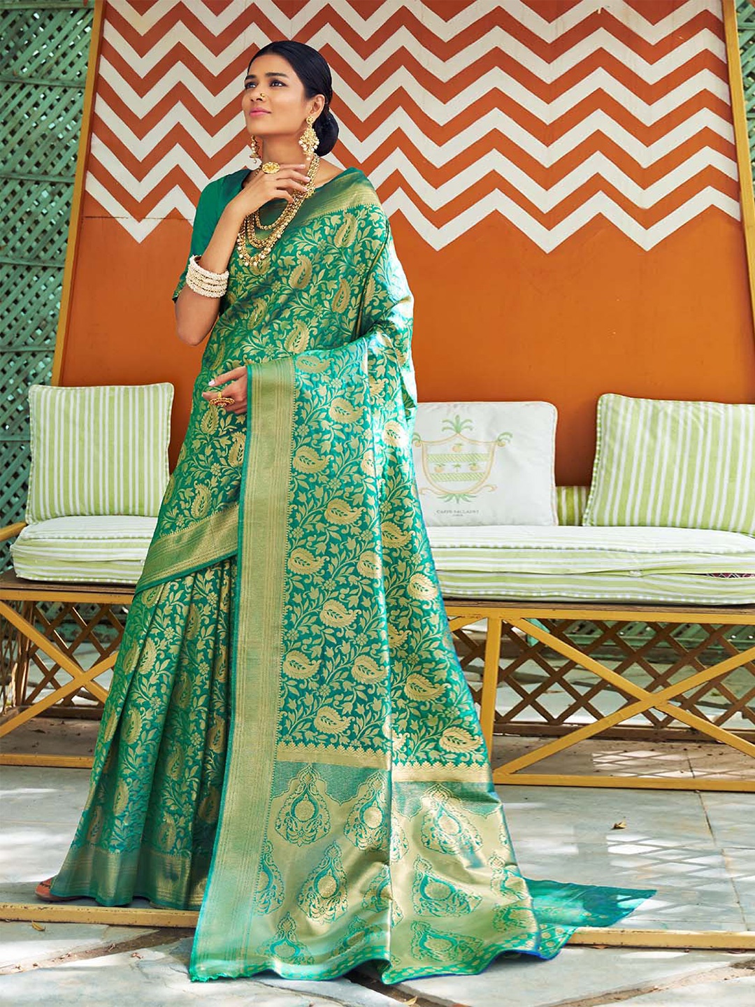 

DEVATITHI Paisley Zari Silk Blend Banarasi Saree, Green