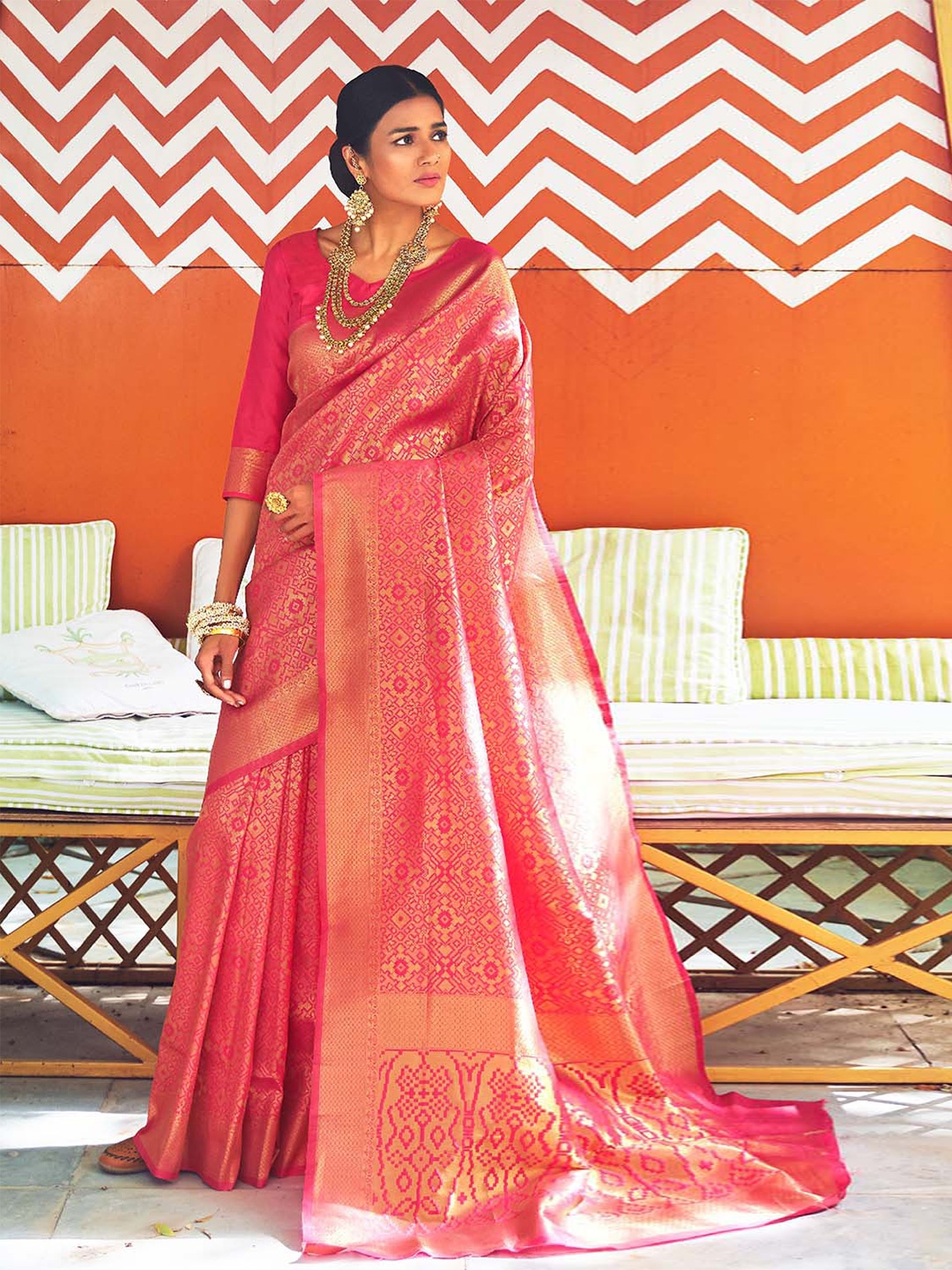 

DEVATITHI Ethnic Motifs Silk Blend Banarasi Saree, Pink