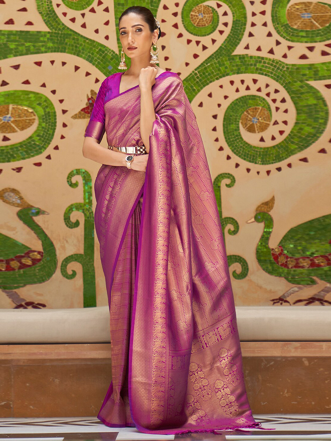 

DEVATITHI Woven Design Zari Silk Blend Kanjeevaram Saree, Purple