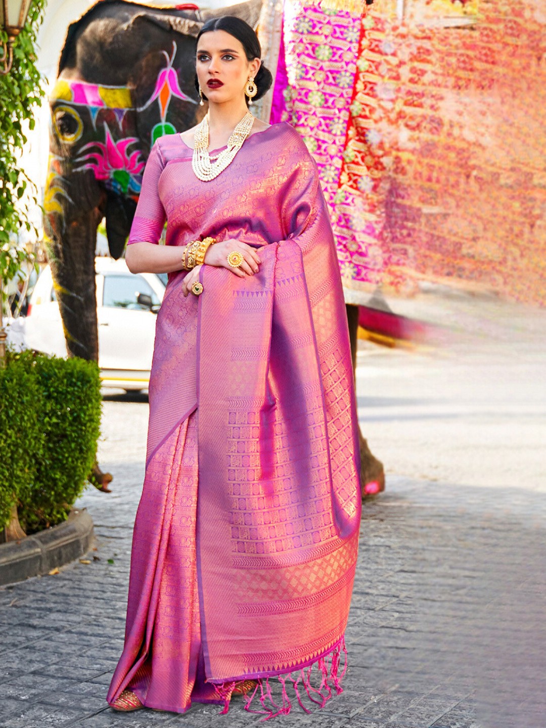 

DEVATITHI Woven Design Zari Kanjeevaram Saree, Purple
