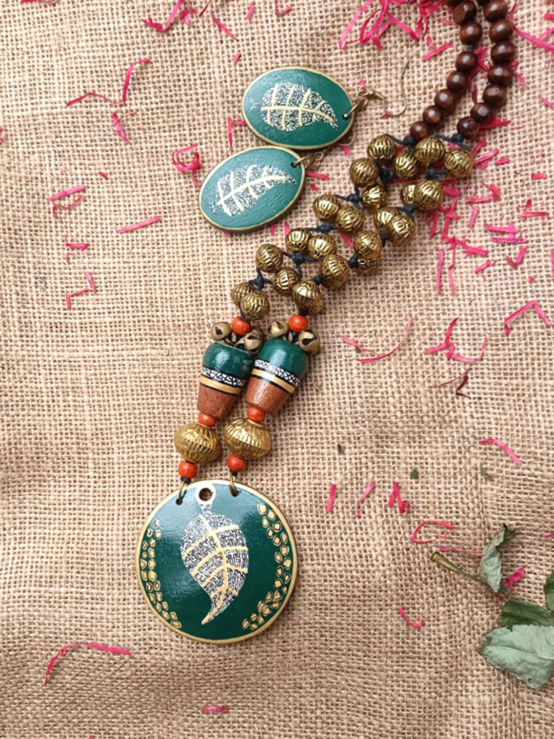 

VarEesha Gold-Plated Artificial Beads Jewellery Set, Green