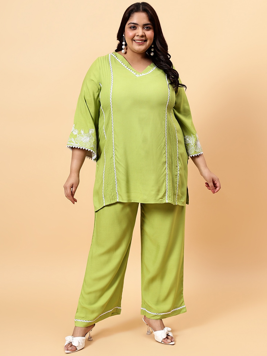 

Bani Women Solid Embroidered Tunic with Trousers Co-Ords, Green