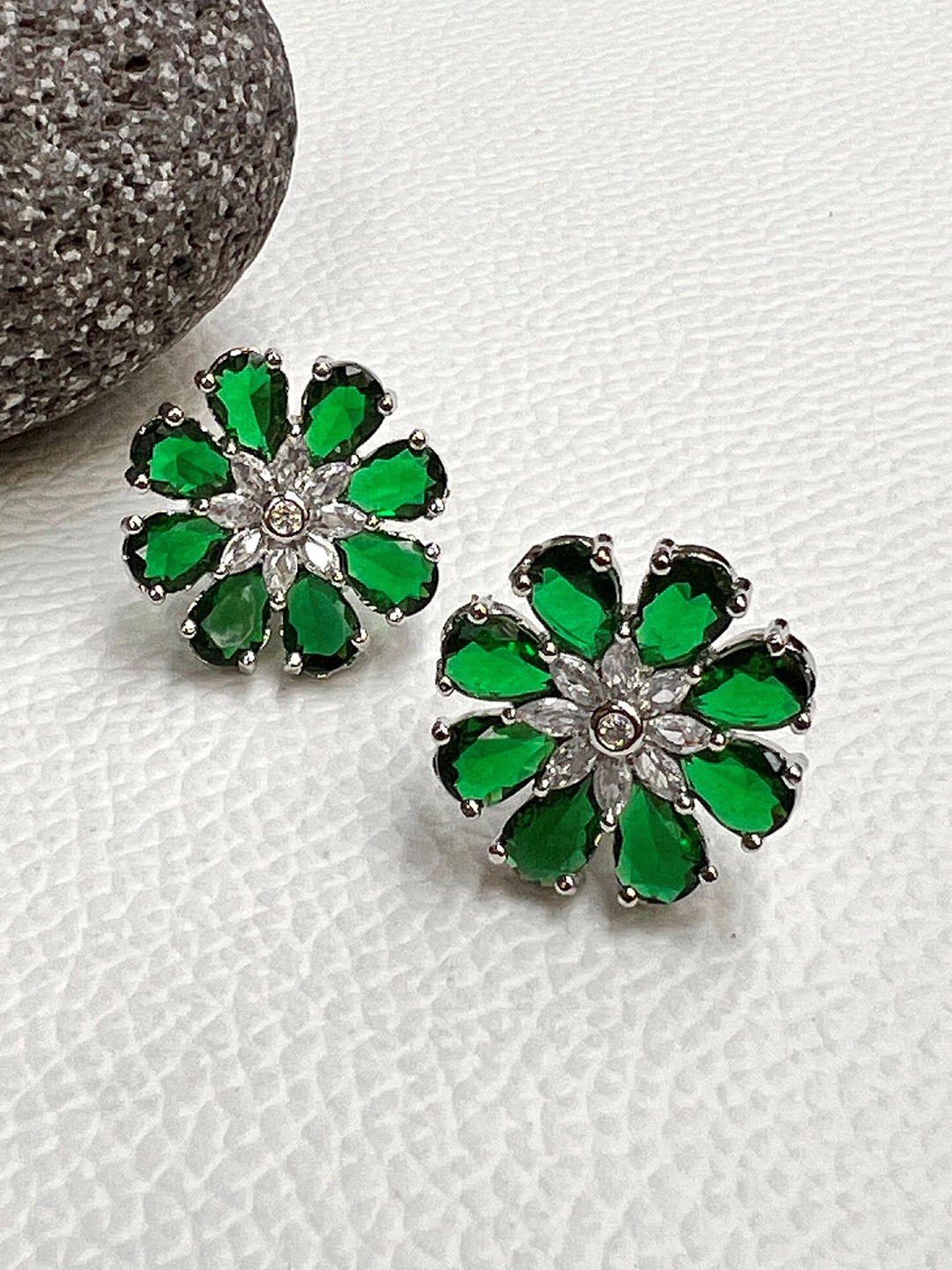 

Prettilicious Contemporary Studs Earrings, Green